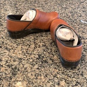 Women’s Lands End leather clogs 🎁brand new🎁